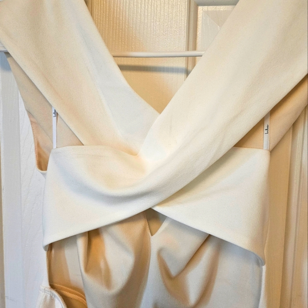 Elegant Cream Cross-Back Jumpsuit - Picture 3 of 11